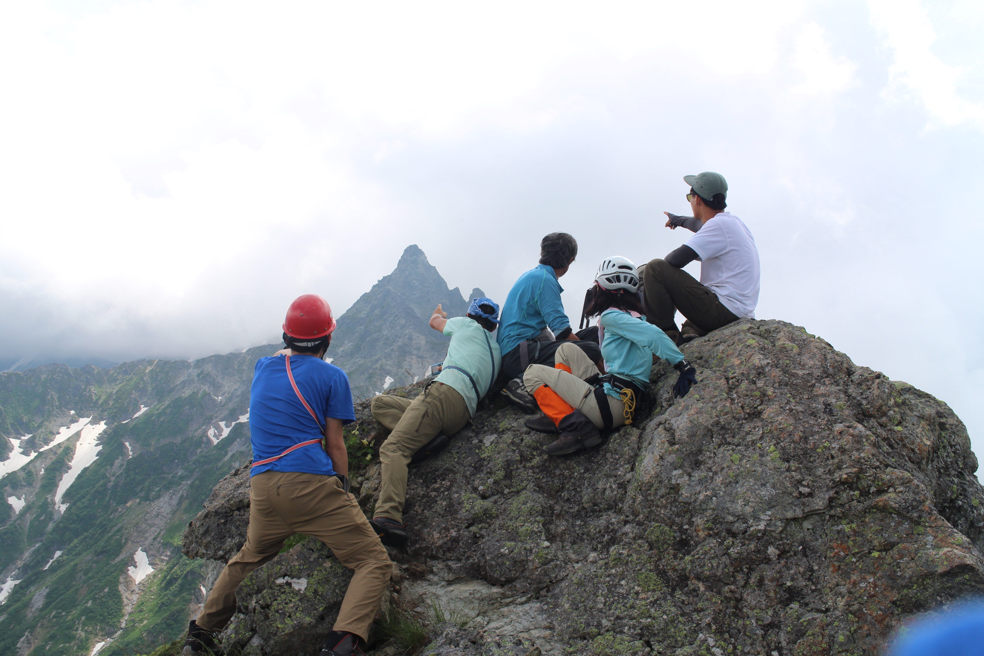 山道を歩く